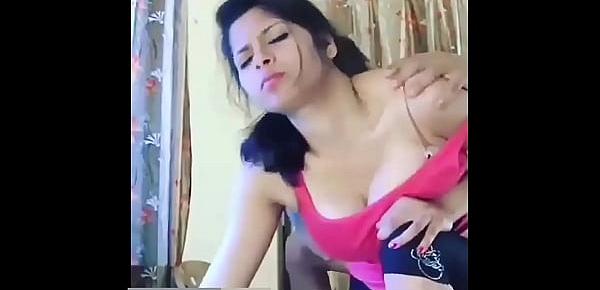  Desi Couple Romance MMS leaked !